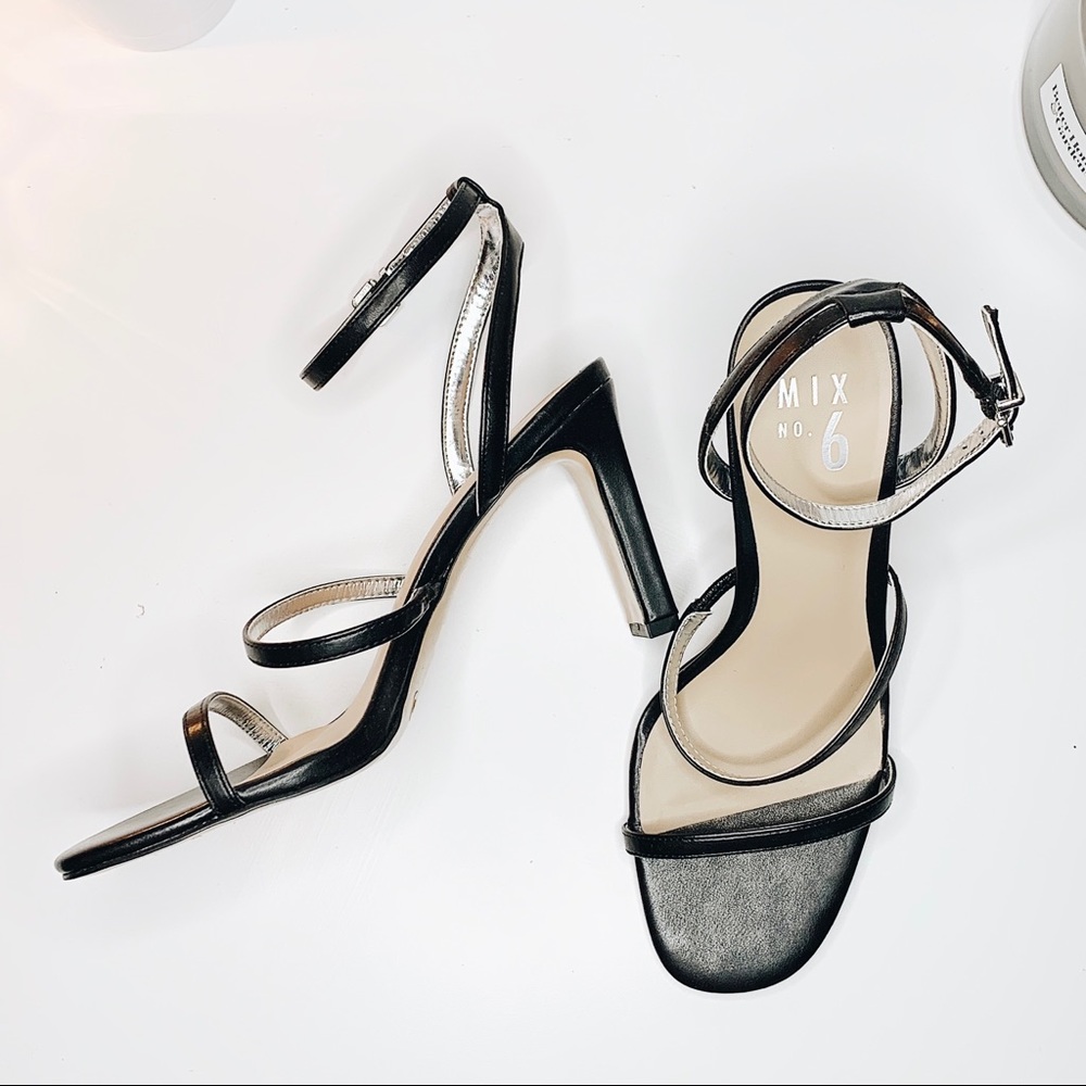 Mardelle Sandal, easily paired with a variety of outfits.